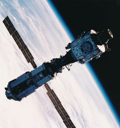 null Nasa. Mission de la navette spatiale Atlantis (STS-101). Parfait tableau photographique...