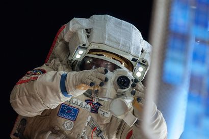 null Nasa. Le cosmonaute russe Oleg Kotov, ingénieur de vol d'Expedition 37, vêtu...