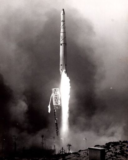 null Nasa - US Air Force. Décollage d'une fusée de première génération. Circa 1960....