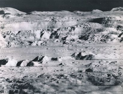 null Nasa. Mission LUNAR ORBITER 2. Première vue rapprochée du cratère lunaire COPERNIC,...