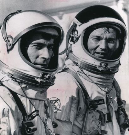 null Nasa. Beau portrait des astronautes vétérans John W. YOUNG (à gauche) et Michael...