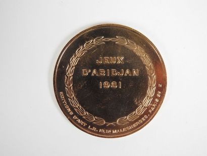null Médaille commémorative (ronde dorée) des jeux d'Abidjan 1961: Athlète brandissant...