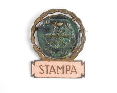 null Presse Badge en bronze patiné cartouche émaillé rose
47 x 38 mm