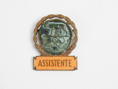 null Assistance Badge en bronze patiné cartouche émaillé beige
47 x 38 mm