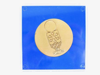 null Participation medal in its case and in its box. D 6cm designed and Shigeo
Fukuida,...