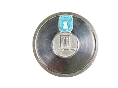 null Gobelet en métal argenté, Munchen 1972 avec logo officiel, signé «G.Musterschutz»...