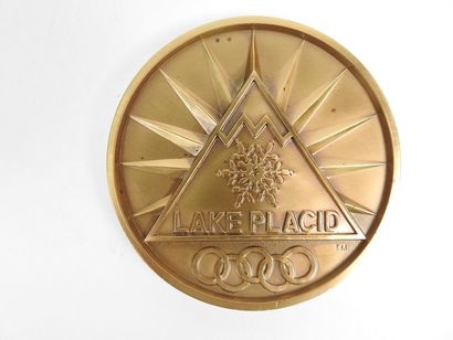null LAKE PLACID
Médaille du comité organisateur
Avers: soleil, anneaux et mention:...