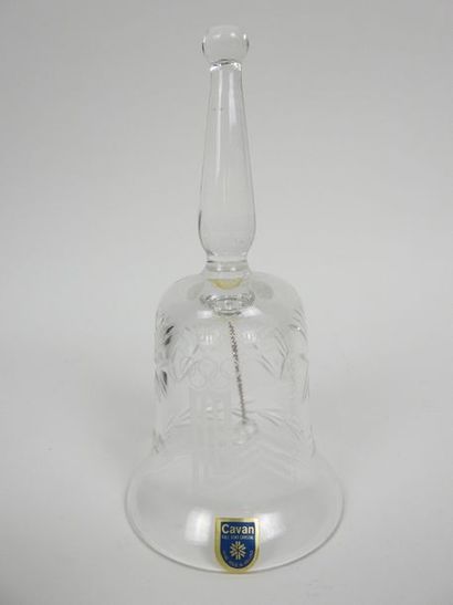 null Superbe cloche en cristal ciselé avec logo, anneaux, mention officielle
Par...