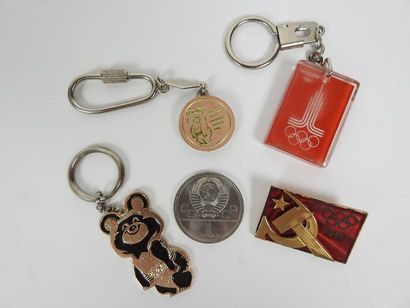 null Set of 4 pieces: 3 different key rings with Micha and log; one piece with sickle,...