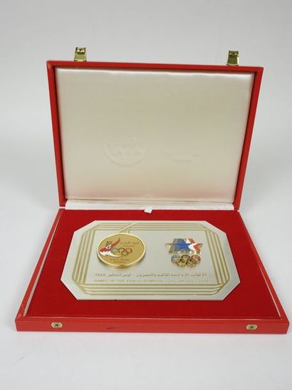 null Plaquette commémorative pour les Jeux de la XXIII° Olympiade avec logo officiel,...