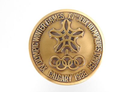 null CALGARY
Médaille officielle de participant dans son écrin. Avers: 15° olympic...