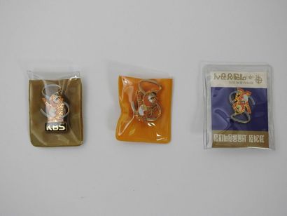 null 3 pin's officiels Hodori, différents format dont un KBS et un dans pochette...