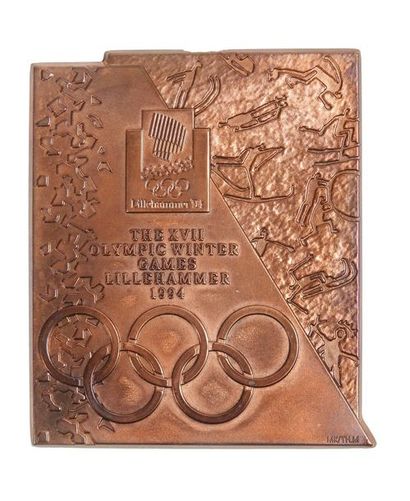 null Médaille de participant en bronze cuivré avec son étui d'origine
74 x 62 mm