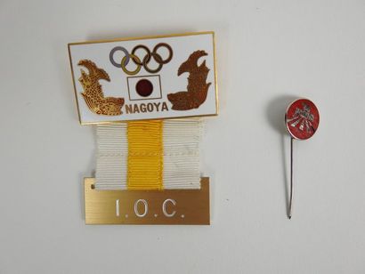 null 1979, Nagoya Japon reunion du bureau exécutif CIO, badge en métal doré, émail...