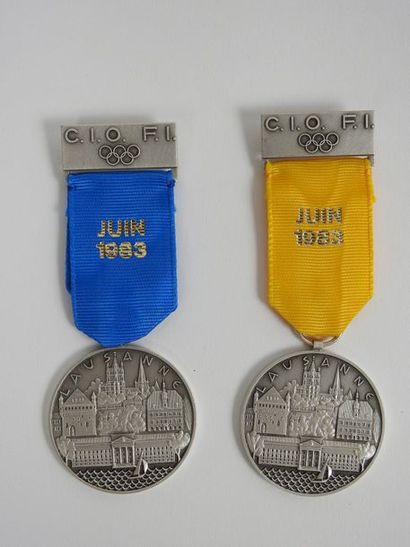 null Juin 1983 lausanne, session CIO FI,2 médailles classiques avec ruban, plaquette...