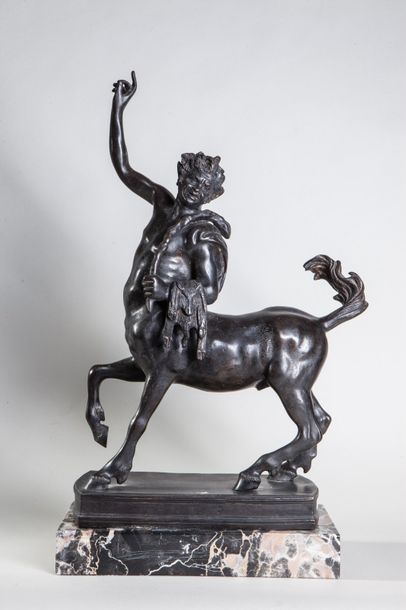 ECOLE FRANÇAISE DU XIX° SIÈCLE Bronze à patine brune représentant un jeune centaure
H...