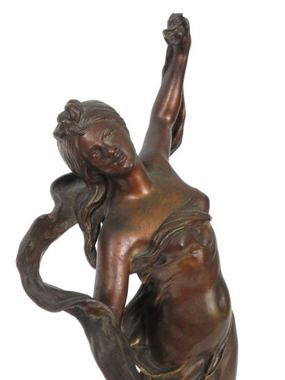 H. MOREAU «Dans l'Azur»
Bronze à patine mordorée signé
Titré sur la base
H 51 cm