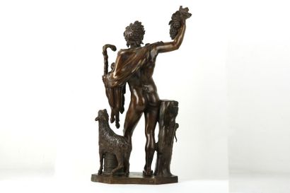 Italie, XIX° siècle Grande sculpture en bronze figurant le Fauno Rosso (Faune rouge)...