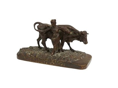 Charles Ruchot (1880-1925) 
Petit groupe en bronze représentant une vachère et son...