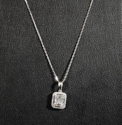 null Rectangular chain and pendant with cut sections in white gold, 750 MM, covered...