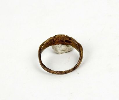 null Ring whose kitten is adorned with a scorpion seal

Bronze Internal diameter...