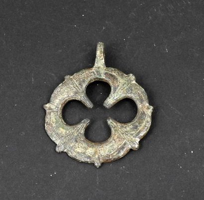 null Verbena (pendant for dogs or falcons) representing a treflée cross

Bronze 4...