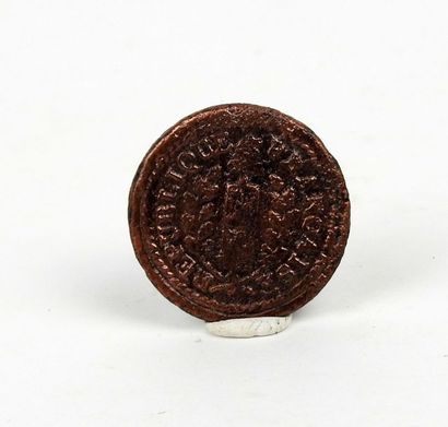 null Interesting revolutionary button with a belly button marked French Republic

Copper...