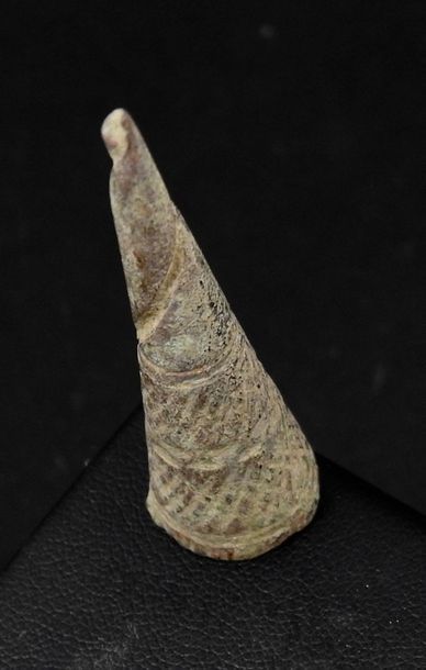 null Lance base for earth stitching. Bronze.

High Era. L: 6cm.