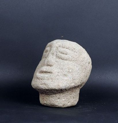 null Head-shaped trophy, decorated with engravings on the skull

Stone 15 cm

Costa...