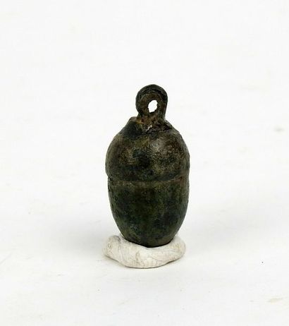 null Pendant in the shape of an acorn, attribute of Jupiter

Bronze 2.9 cm

Roman...