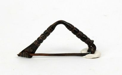 null Very large phrygian fibula with a shiny black patina, the barb holder showing...