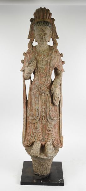CHINE Kwan In standing on a pedestal
Formerly intended to be embedded Carved
stone...