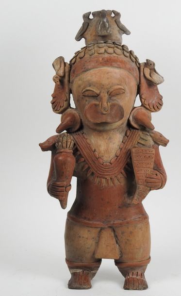 null Statuette en terre cuite polychrome de style préhispanique représentant un chaman
H...