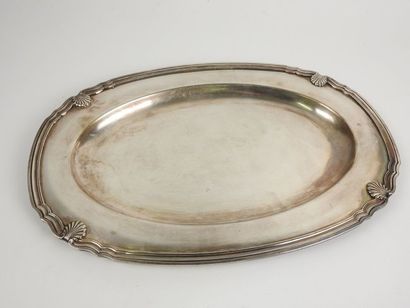 null Oval tray in silver-plated metal with shell
decoration Hallmarks on reverse:...