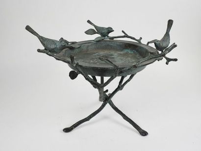 null Centre de table tripode en bronze à patine verte figurants des oiseaux
H 28,...