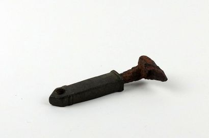 null Important wrench with full translation of its massive handle

Bronze and iron...