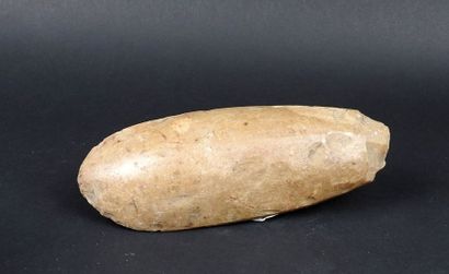 null Large polished axe with a very bulbous profile

Grey silex 15,8 cm

Neolithic...