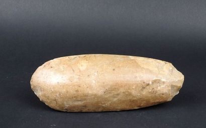 null Large polished axe with a very bulbous profile

Grey silex 15,8 cm

Neolithic...