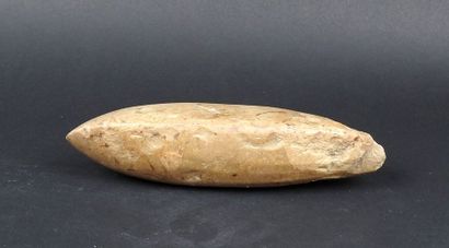 null Large polished axe with a very bulbous profile

Grey silex 15,8 cm

Neolithic...