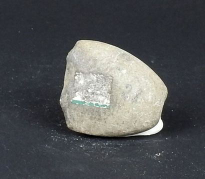 null Amulet axe small size with an illegible old collector's label

Stone 4 cm

Neolithic...