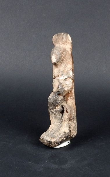null Statuette representing Isis suckling Horus

Terracotta 12 cm