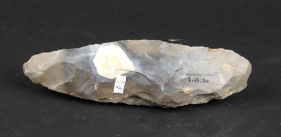 null Dagger from the site of Troussencourt (Oise)

Silex dark grey 12,2 cm

Neolithic...