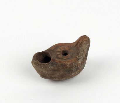 null Miniature oil lamp with floral decoration

Terracotta 4.5 cm

Roman Period