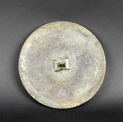 null Important miroir massif à poignée de préhension

Bronze 13,9 cm

Période ro...