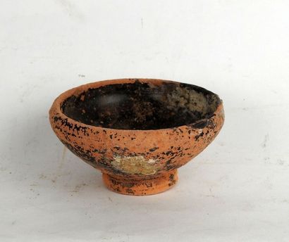 null Cup with black polychrome covering decoration

Terracotta 5 cm

Roman Perio...