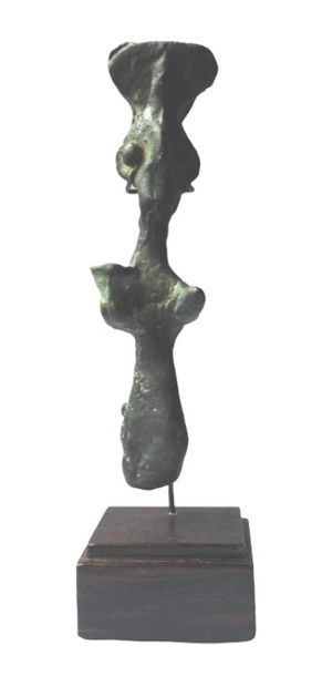 null Déesse archaïque.
Bronze.
II° millénaire av J. C..
H 10 cm