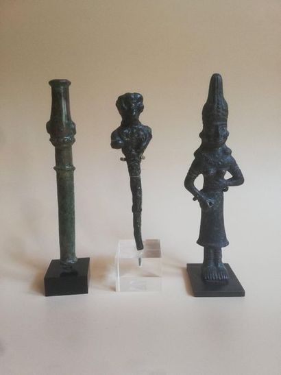 null Ensemble de trois idoles diverses
Bronze
Période antique et postérieure 10.5...