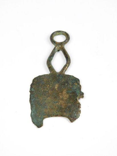 null Rasoir à double tranchant
Bronze 9,8 cm
Protohistoire française Age du bronze...