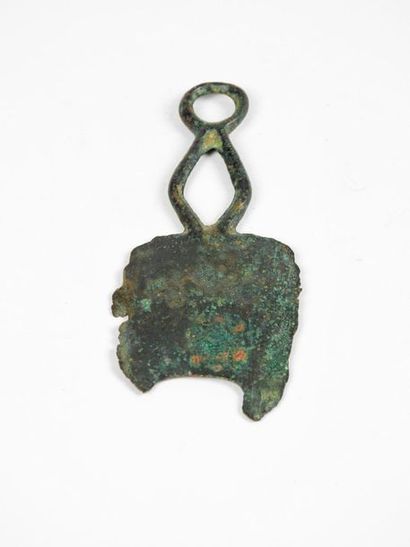 null Rasoir à double tranchant
Bronze 9,8 cm
Protohistoire française Age du bronze...