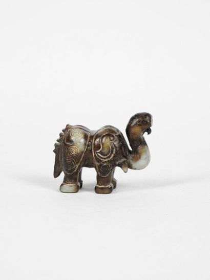 null Éléphant. Style de la Dynastie des Shang. Chine.
L 7cm